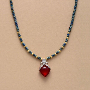 Collar De Cuentas Con Un Colgante De Oro Visión Bijoux