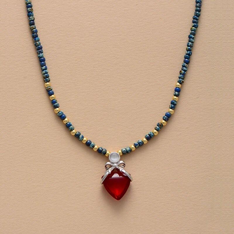 Collar De Cuentas Con Un Colgante De Oro Visión Bijoux