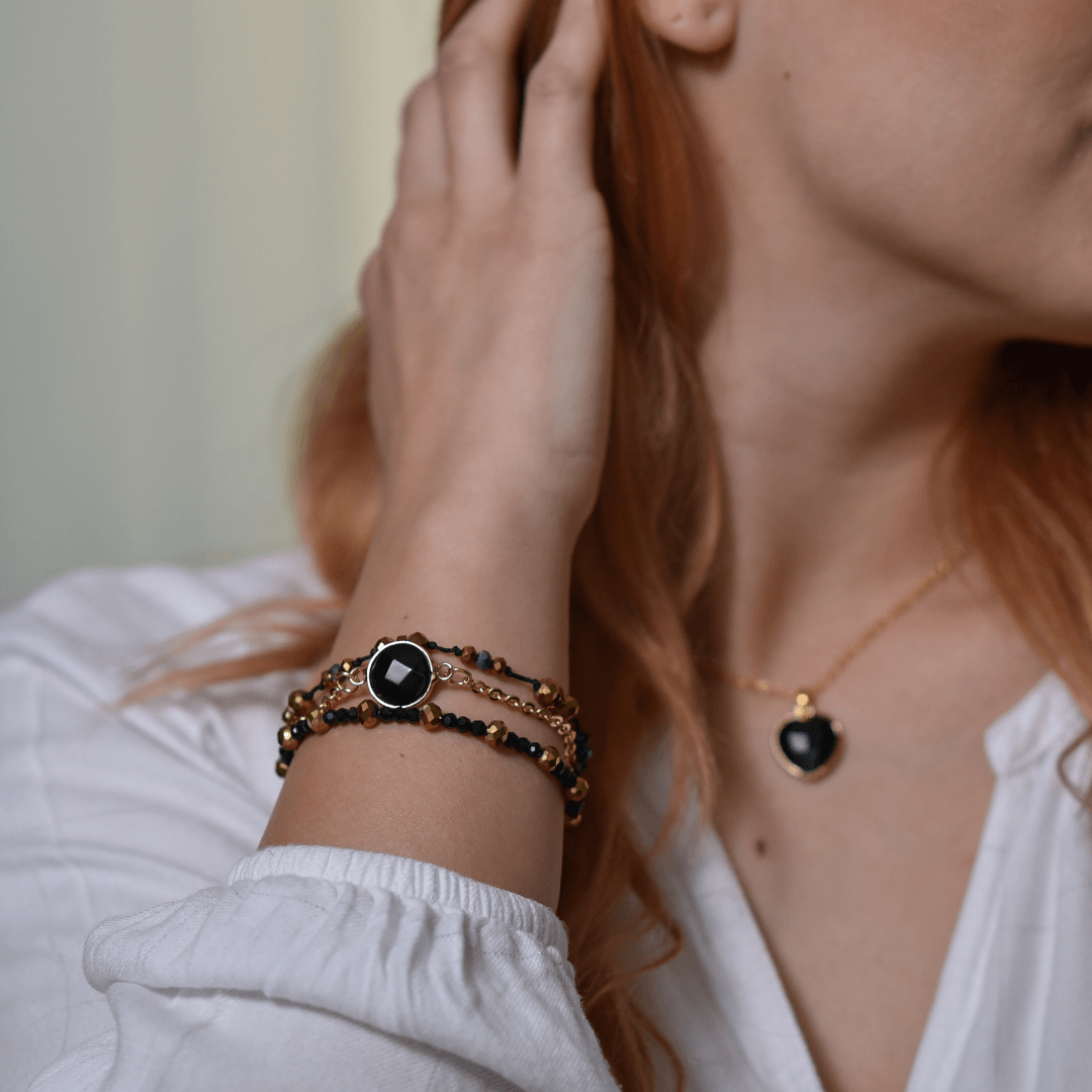 Pulsera De Cuentas Doradas De Ónix Negro Aura Positiva