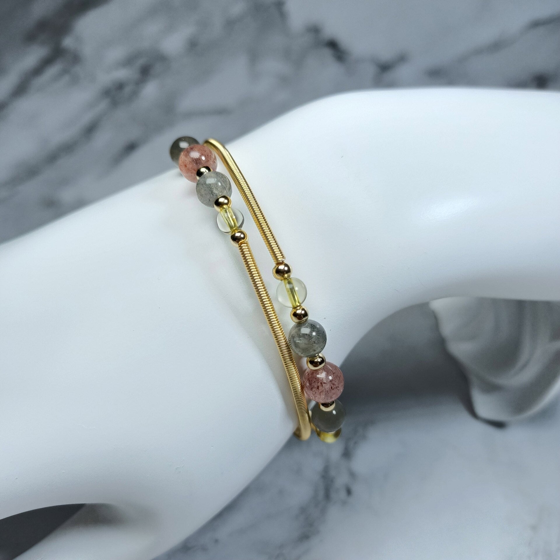 Pulsera Dorada De Cuarzo Fresa Y Labradorita CÍrculo De Recompensas